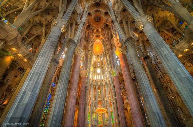 Gaudí sagrada familia interno