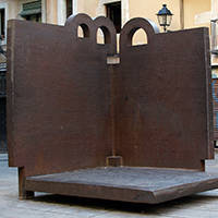 arte pubblica: Topos V sulla piazza della cattedrale barcellona