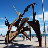 arte pubblica homenatge a la natació spiaggia della Barceloneta