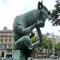 arte pubblica scultura: meditación toro/ meditazione toro