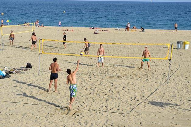beach volley in riva al mare a Barcellona
