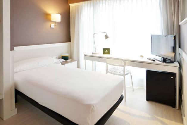 hotel Para·lel camera con letto singolo