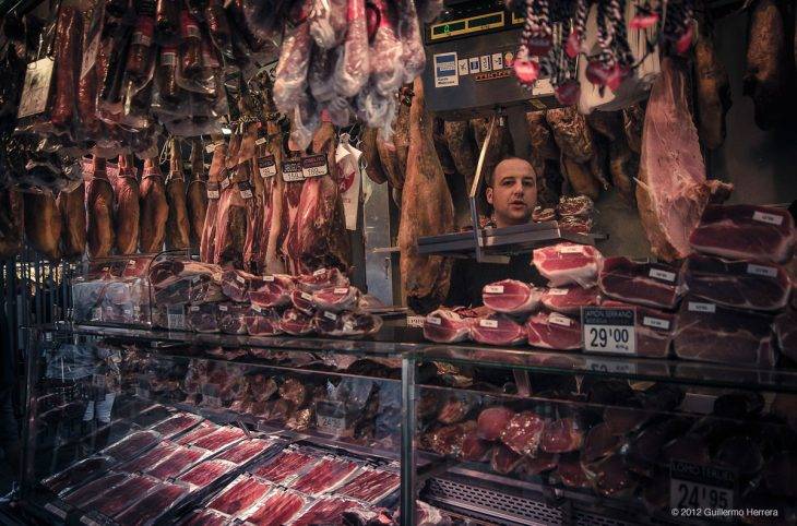 mercato Boqueria prosciutto