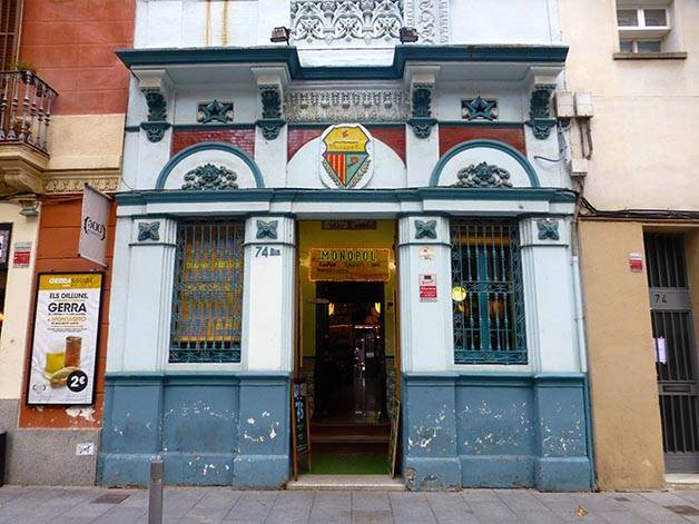 Monopol: bar e club sociale dai piccoli prezzi a Poblenou