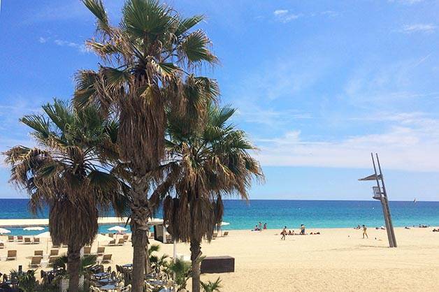Vacanza relax per abbronzarsi sulle spiagge di Barcellona
