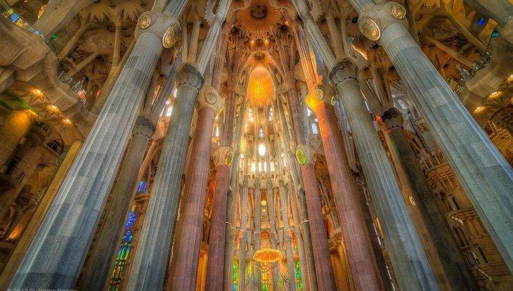 Barcellona_ interno della Sagrada Familia
