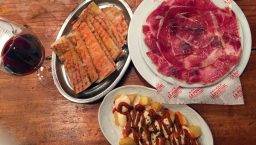 tapas de la Bodega la Puntual: jambon et patatas brava